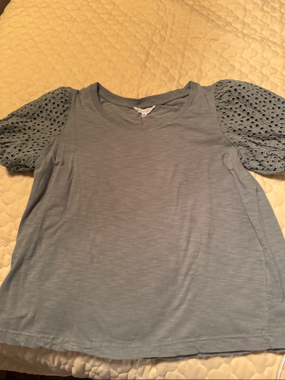 Women's Light greenEyelet Sleeve Tee